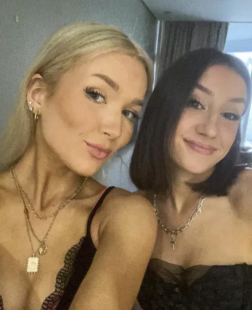 [2] blonde or brunette? by fymias