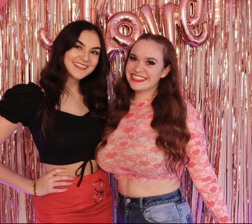 [2] brunette or redhead? posted by Dunkrnice