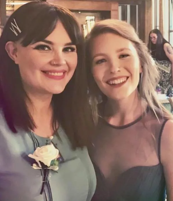 [2] mom or daughter posted by fryo96