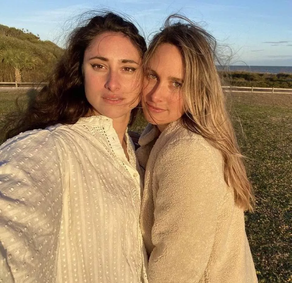 [2] pick a sister! posted by Trost3210