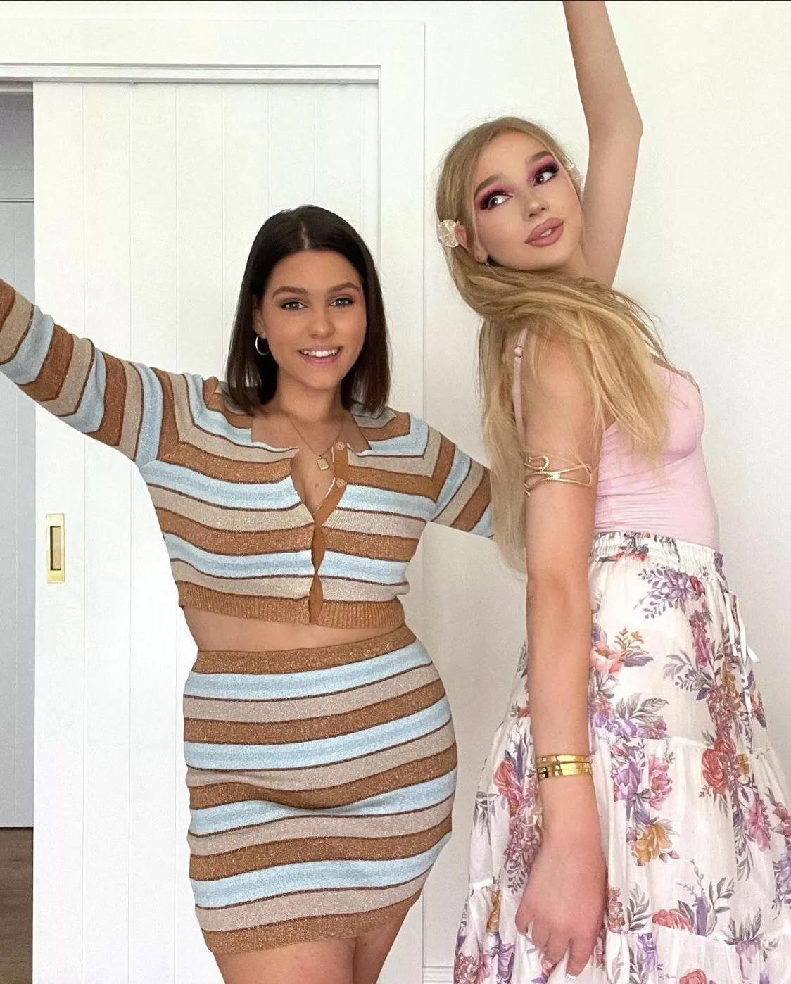 [2] Poses posted by swiftyniftyswif