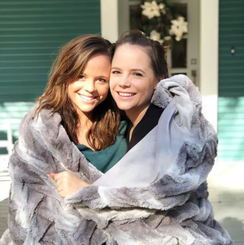 [2] Sisters, dm open by pmo1779