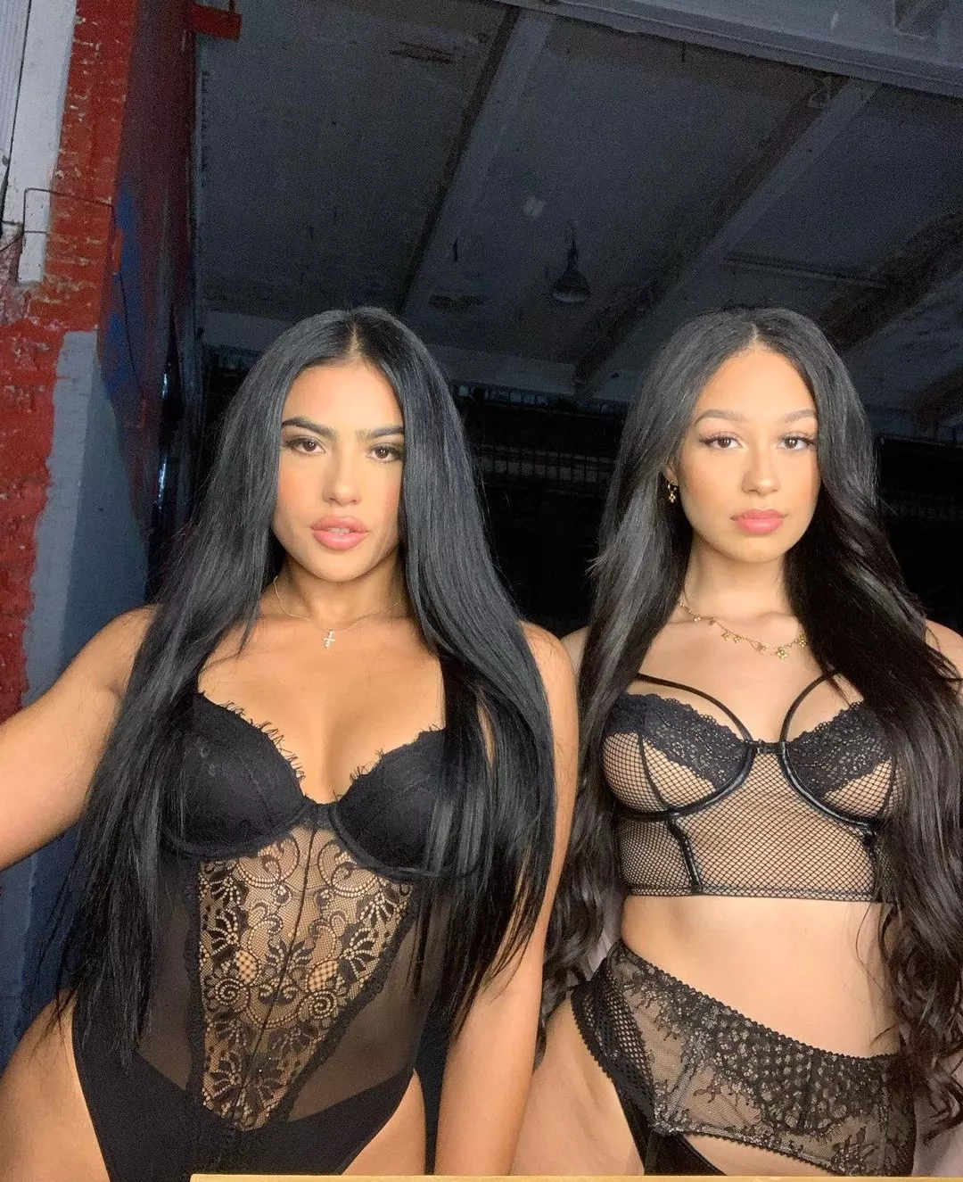 [2] Which lingerie set posted by poualokouye