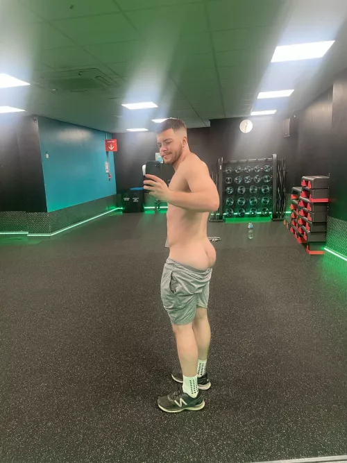 (20) almost got kicked out the gym for this 🏳️‍🌈 by Comfortable-Bank-630