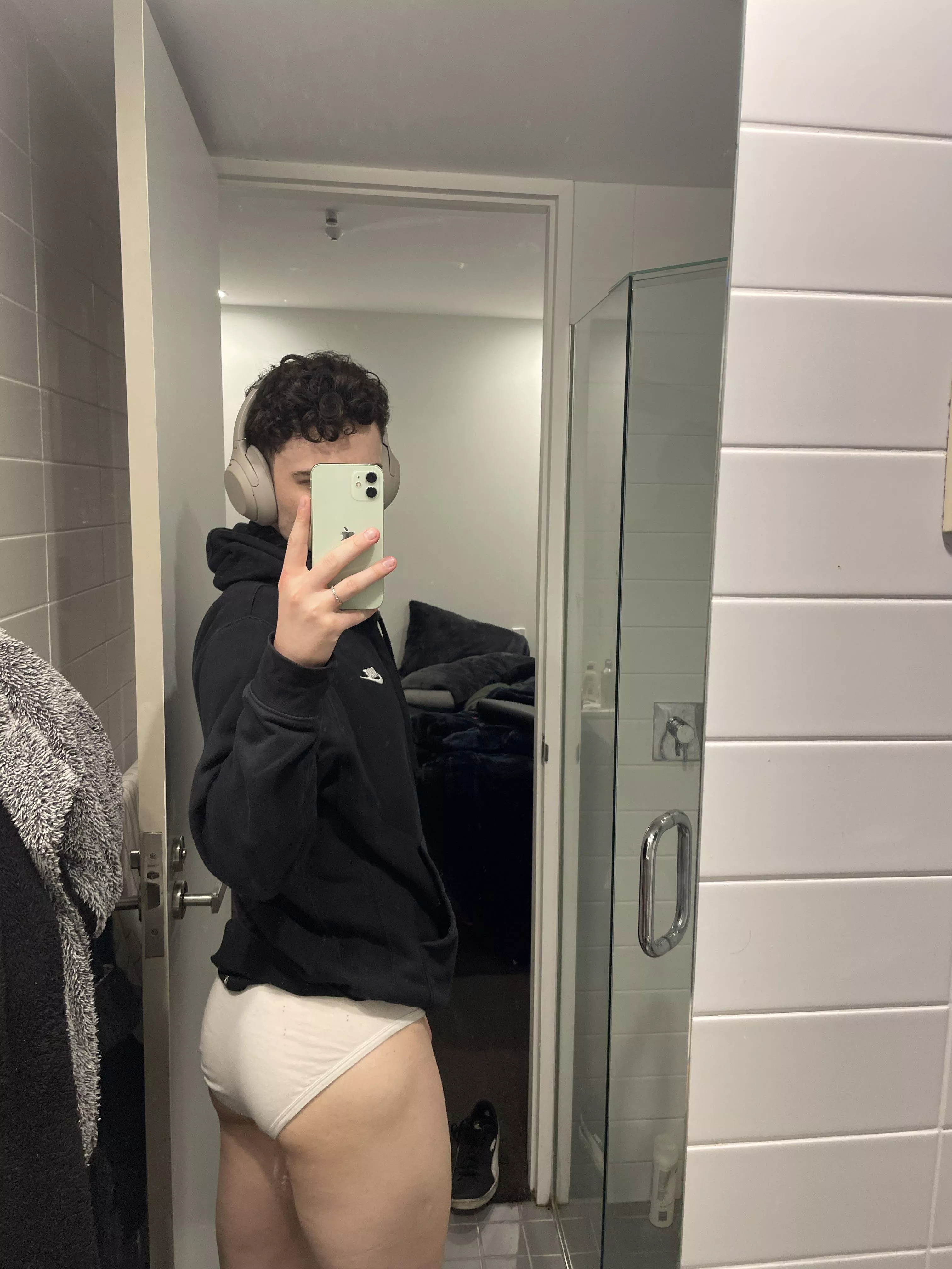 20, just want to sit on someone's lap and kiss them posted by virgoliciousx