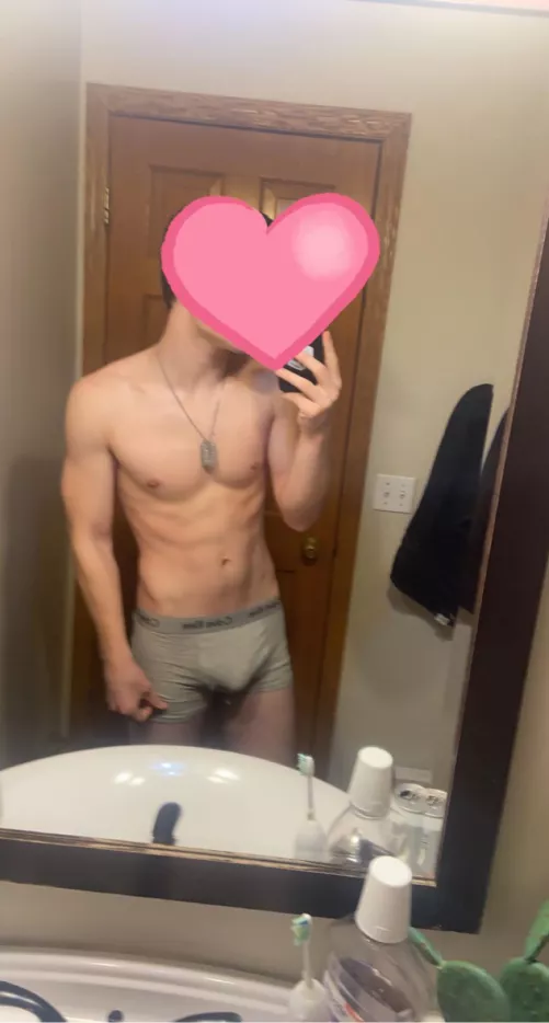 20 m looking for sugar dad dm me for more info plz:) by DiamondLeather1374