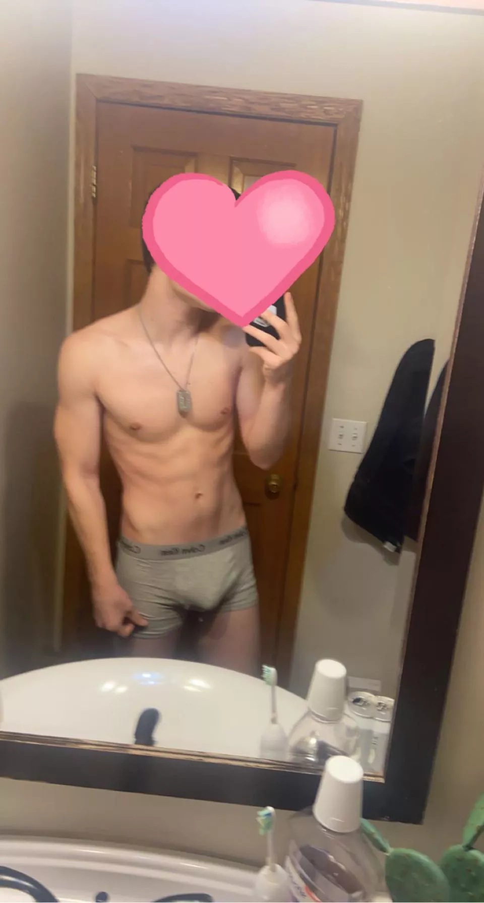 20 m looking for sugar dad dm me for more info plz:) posted by DiamondLeather1374