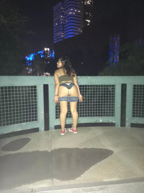 20f :) Anybody from Houston? :) bored in downtown by dbirdy123