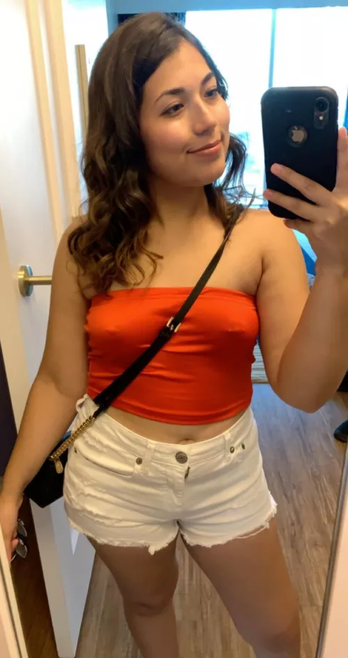 20f going out :) you think I’ll get a lot of stares? by bdiana1