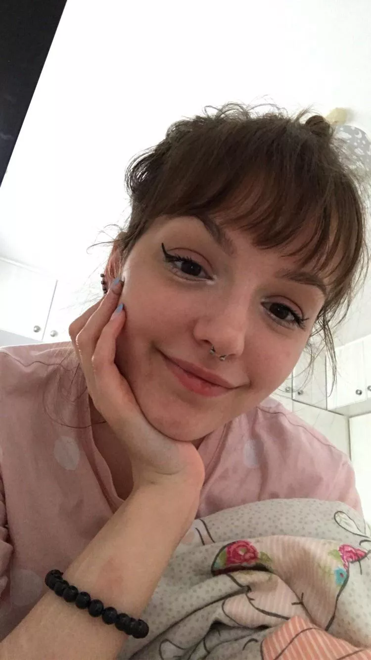 [20F] just a simple selfie 🥰 posted by gibbymoo