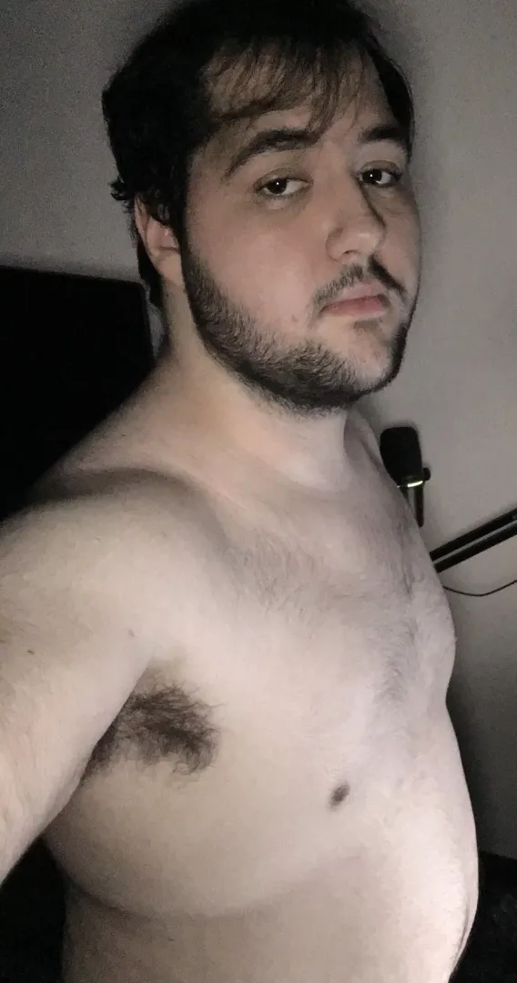 [21] Any volunteers wanna get on their knees?😏 posted by iSniffer