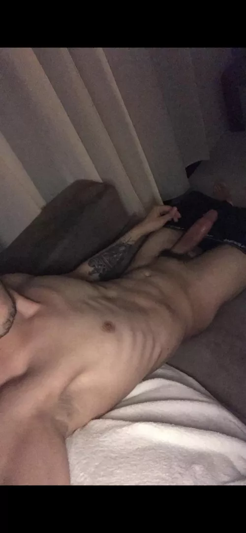 [21] i just want a dude to watch a movie naked with me 👊🏻👅 by twinkn1