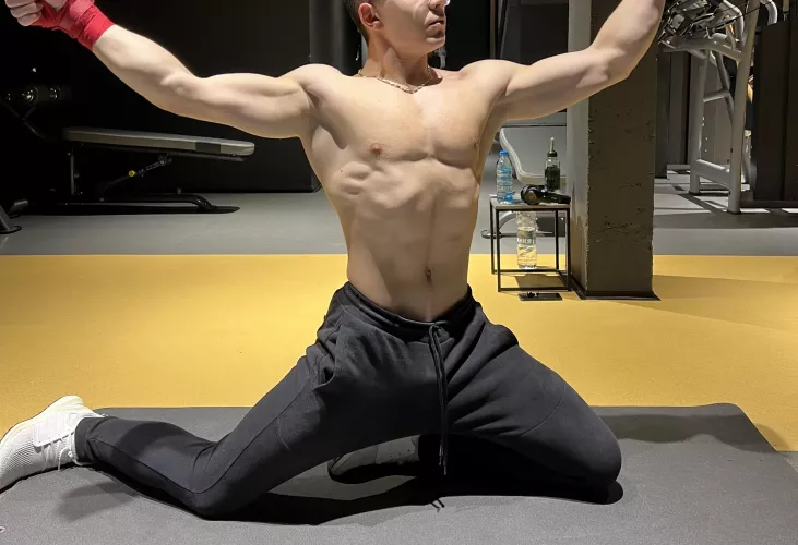 21 [M] Really liking this new pose. What do ya think? by HiImKimky