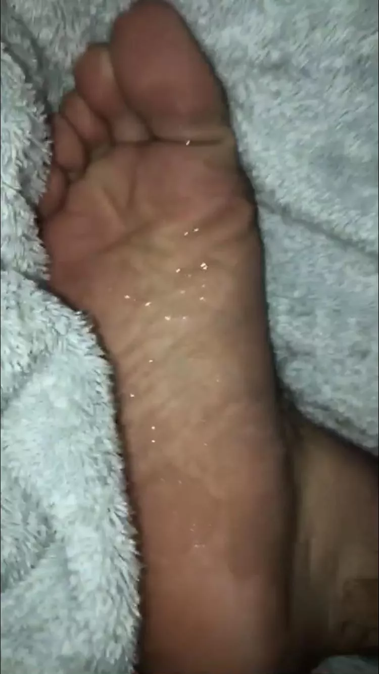 (21) nutted all over my lil feet posted by thatguysprem