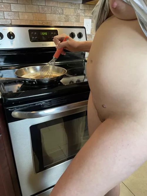 21 weeks pregnant and cooking naked! by Vivi_Lane11
