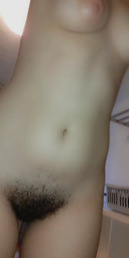 (22, 141, 5'6) here is a little better quality picture of my body. by princessofflaws