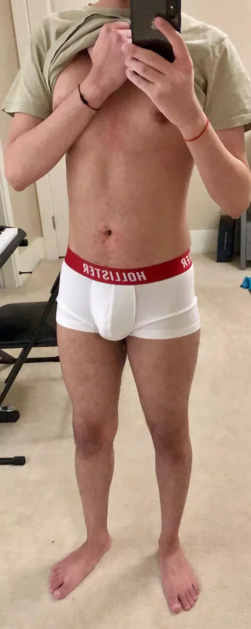 22 fit dom top. Can be verbal. Looking for smooth twinks and jocks to use ;) hmu by AskAway1337