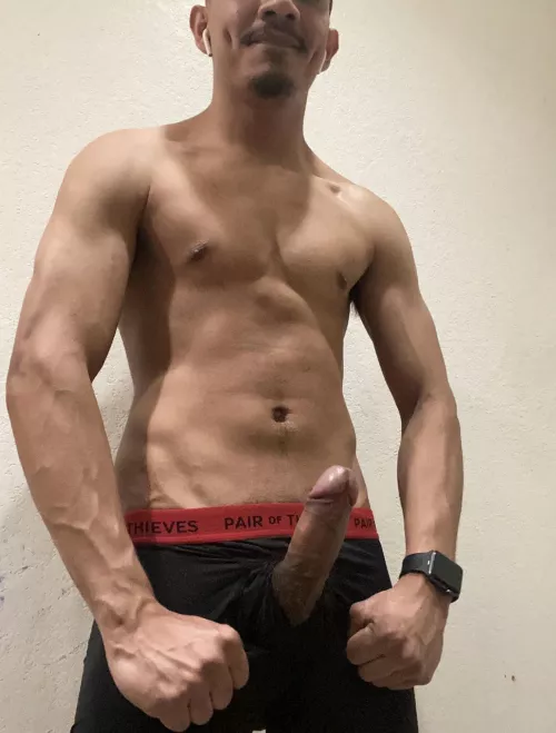 (22) Happy Friday! I’m excited it’s the beginning of the weekend, could you tell? 😌 by meezianity