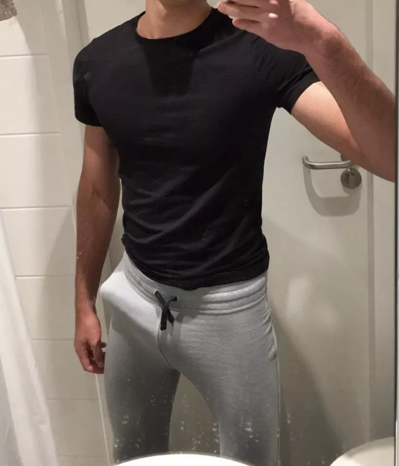 22 hung...hmu if wanna compare posted by Djuku3