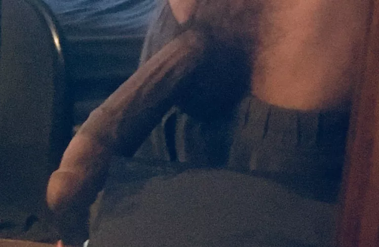 [22] Lookin for a fat bubble butt to play with😈💦 send ass pic first KIK: taymoney1237 by SupremeCitrus