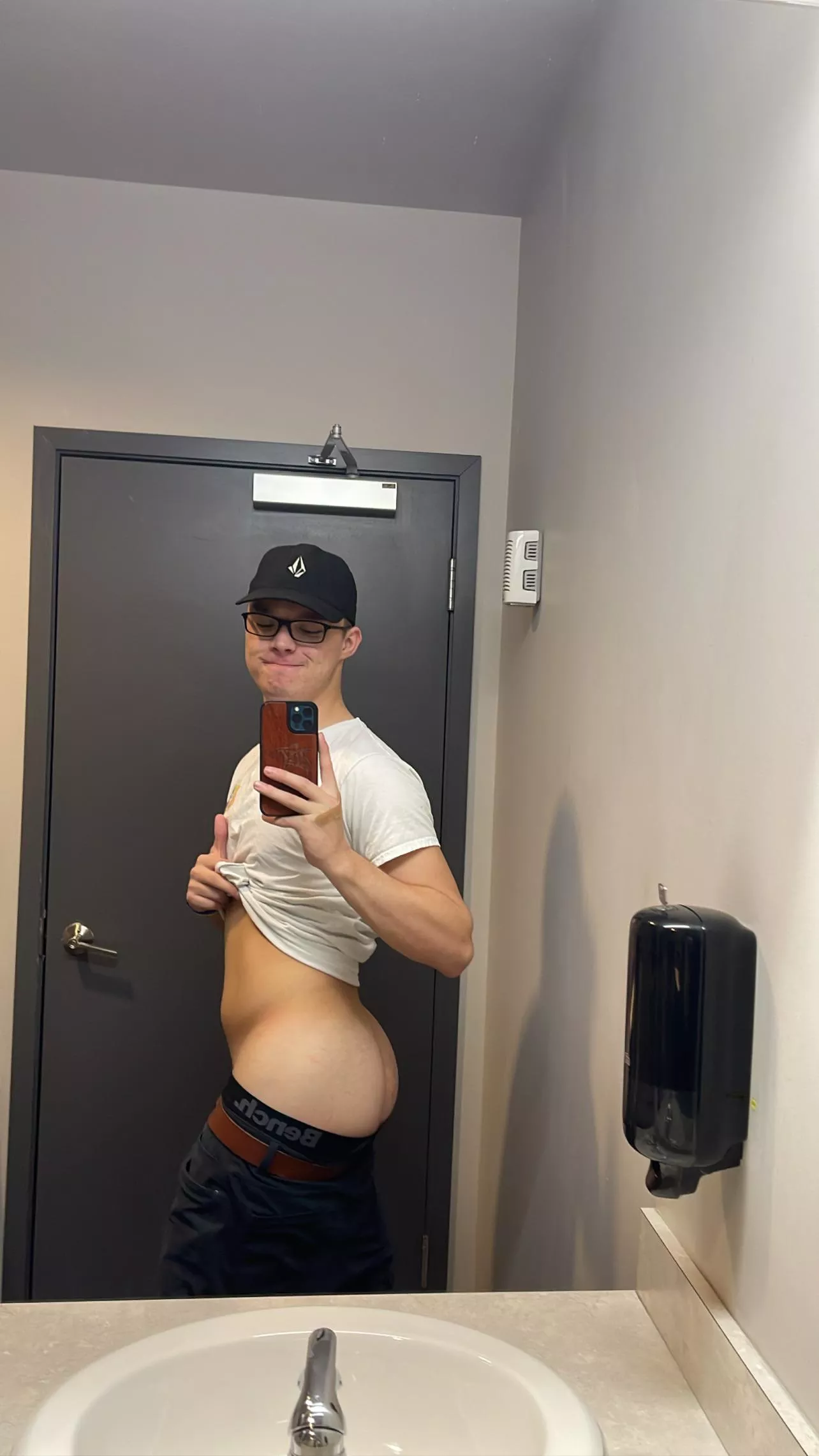 [22] Needing some kinky dom to message me and do some dirty stuff to me 😈 posted by Trunks2204