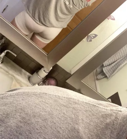 [22] tell me what you’d do with me ;) dms open <3 by xXbubble_buttXx