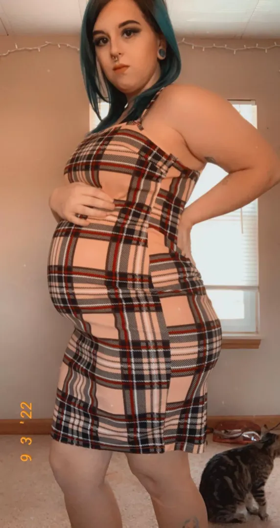 22 weeks along by Spooki_hoe
