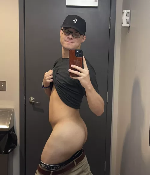 [22] What’s everyone’s thoughts? Who wants to get in me? 😈😈 DM me by Trunks2204