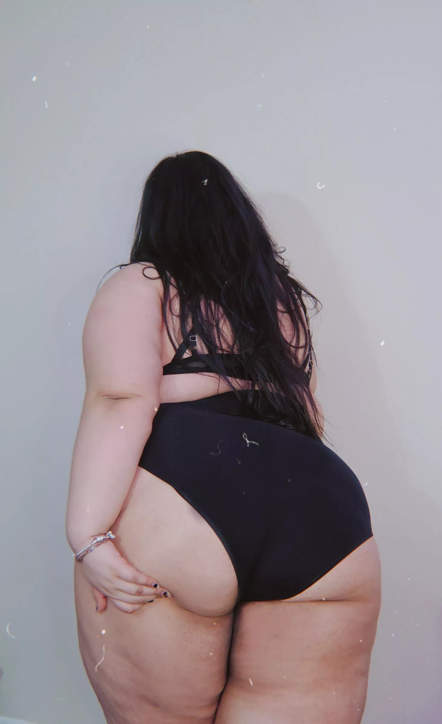 22F I love being able to fill the needs your gf can’t satisfy ;) Happy Friday~💛 posted by SSBBWDulce