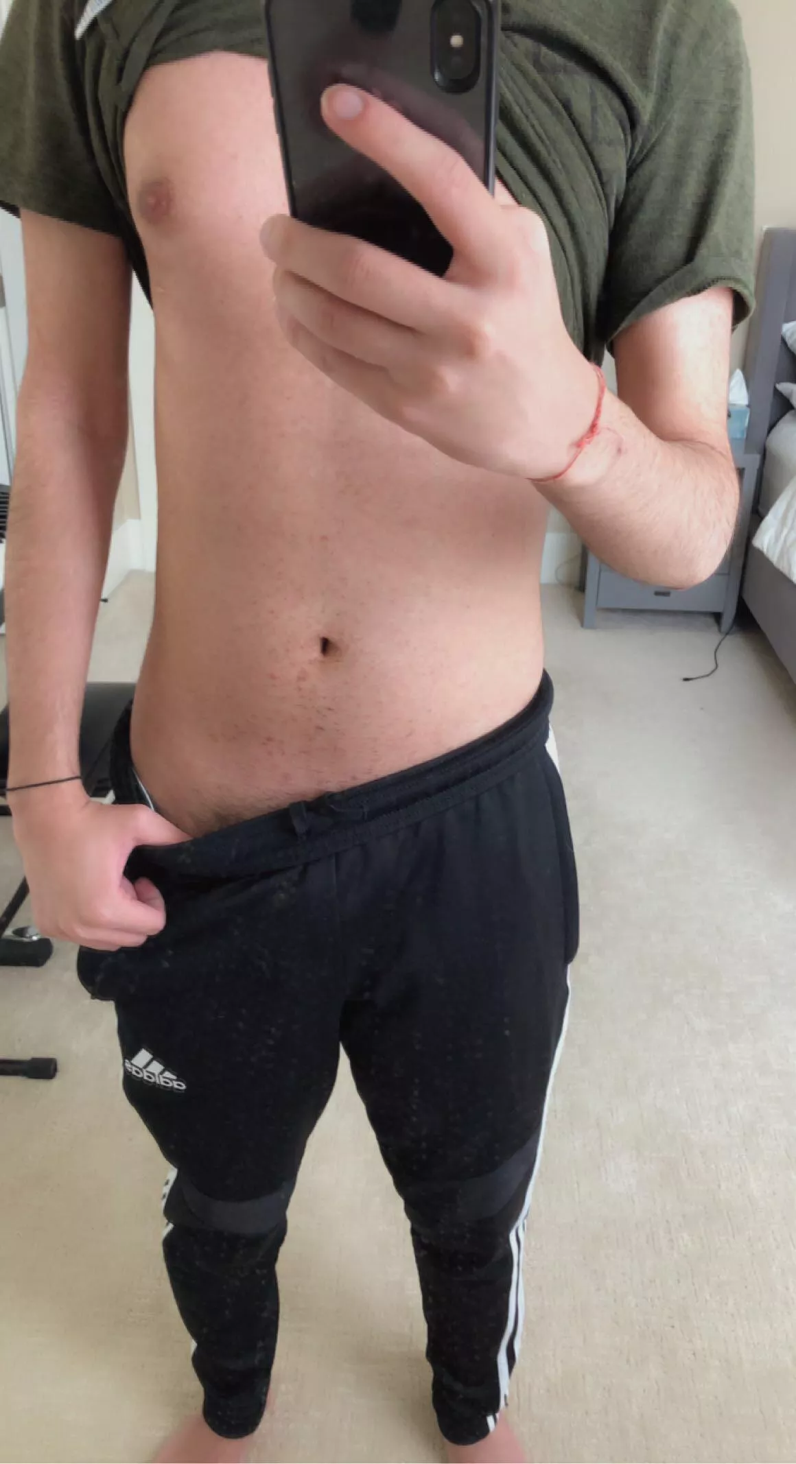 23 fit dom top feeling bored so looking for white/Asian twinks hmu ;) posted by AskAway1337