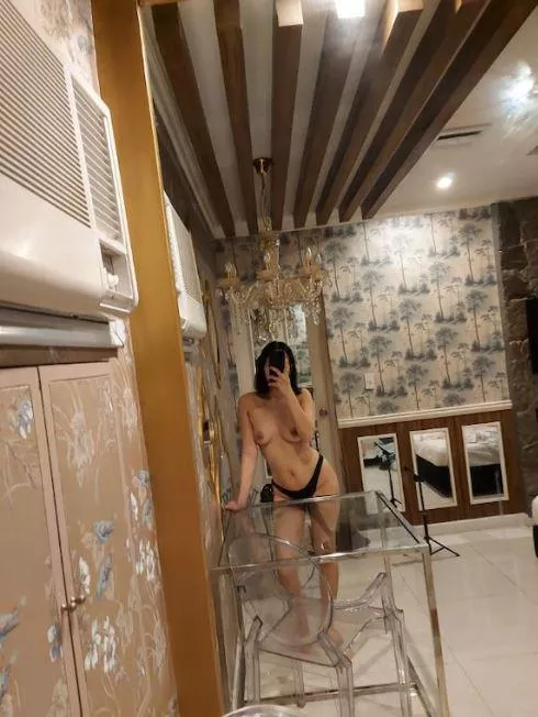 23F bored home alone wanna have some fun just snap me:eaivhas posted by Intelligent_Cow_7416