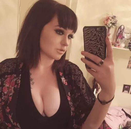 23F looking to edge someone to the limit, hmu if you can tribute. Bonus if you cum a lot, have toys and shaved;) by sootingxo