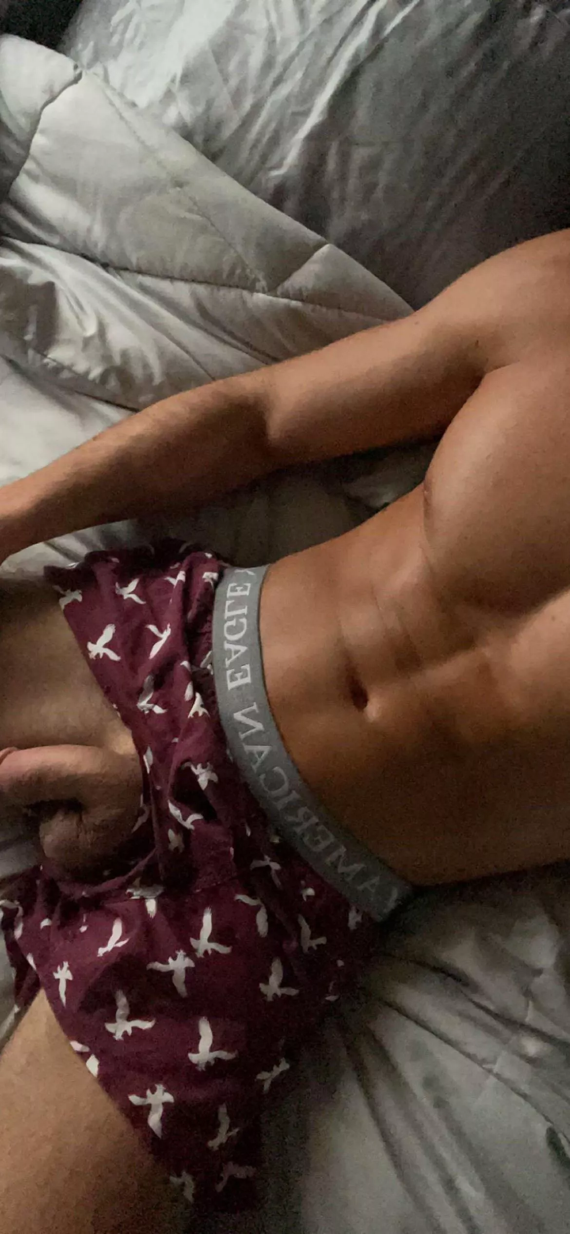 (24) curious, fit & goodlooking.. looking for other bros who are the same or have gf’s… hmu! posted by youngstud9666