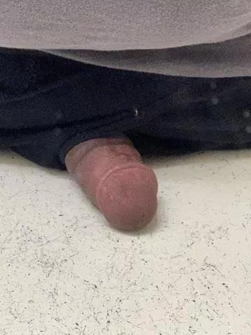 [24] hard and poking out 🤥 posted by xxxdreamzzz