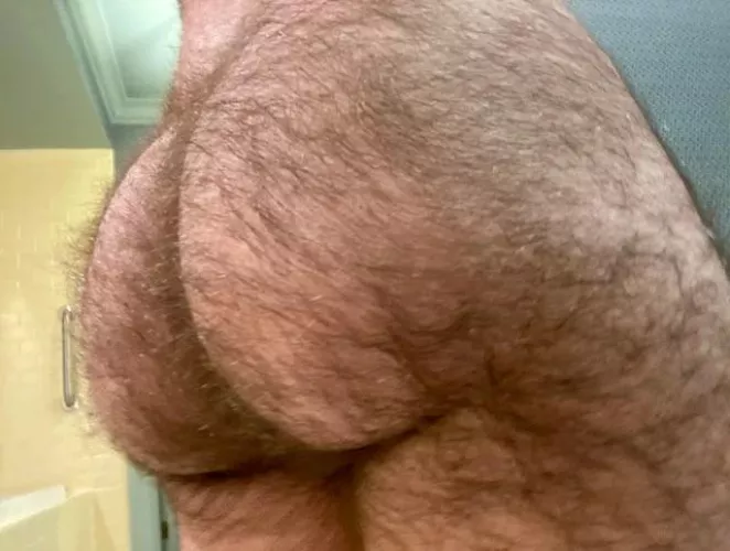 24 in shape bottom bro with a big furry bubble butt. 🤪 DMs are open by FurryFunBro3