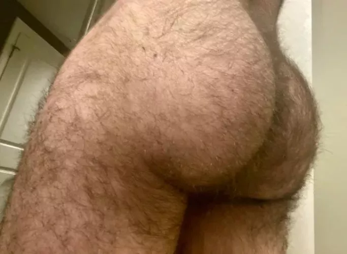 24 in shape bottom bro with a big tight furry bubble butt. I’m horny as hell, add my Snapchat: ScottyFurry or DM me 😈 by scottyfurry