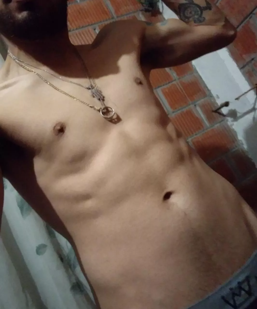 [24] Just skinny latino boi flexing being Alpha posted by GentHuntr