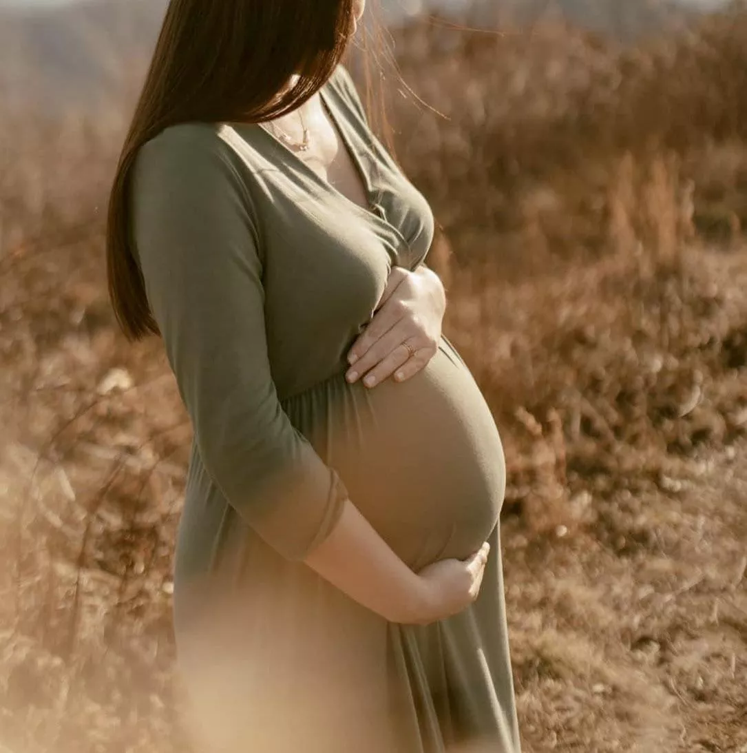 24 Married, Pregnant, looking for older men 😉 Husband has no idea🤪 posted by tayylorrs