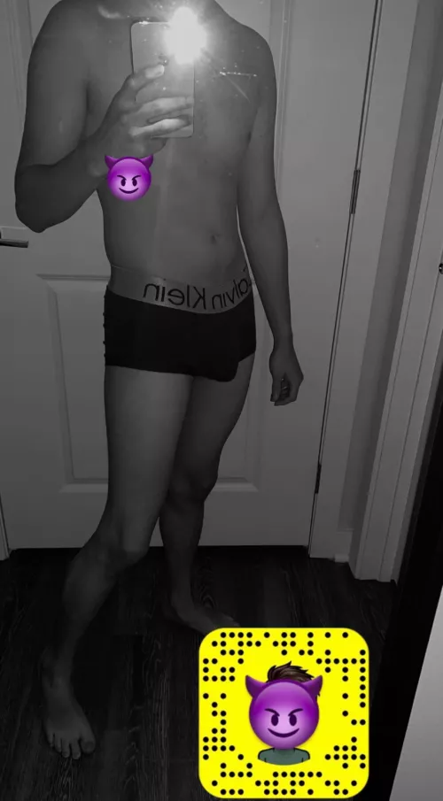 24 slim fit guy with a big cheating/cuckholding kink, snap me if you’re kinky too by twnkft