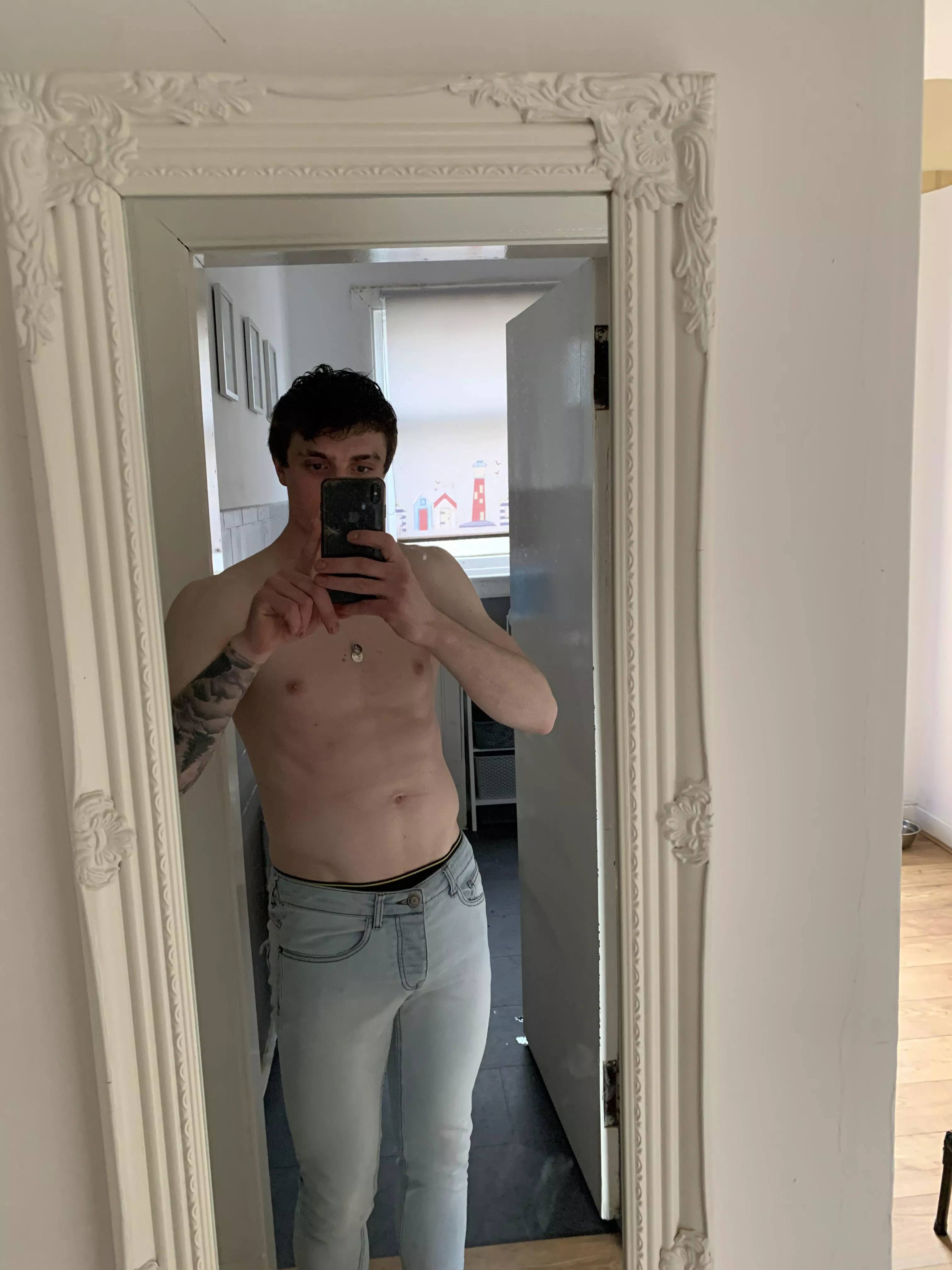 24 Uk HMU. Frazer2197 posted by No-Caregiver2197