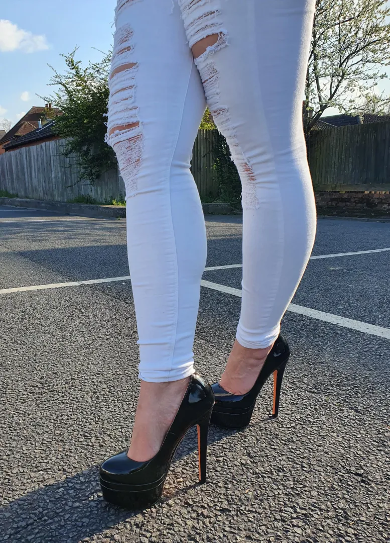 24F [OC] Rate my heels and outfit please 😁 posted by KKNeedy100