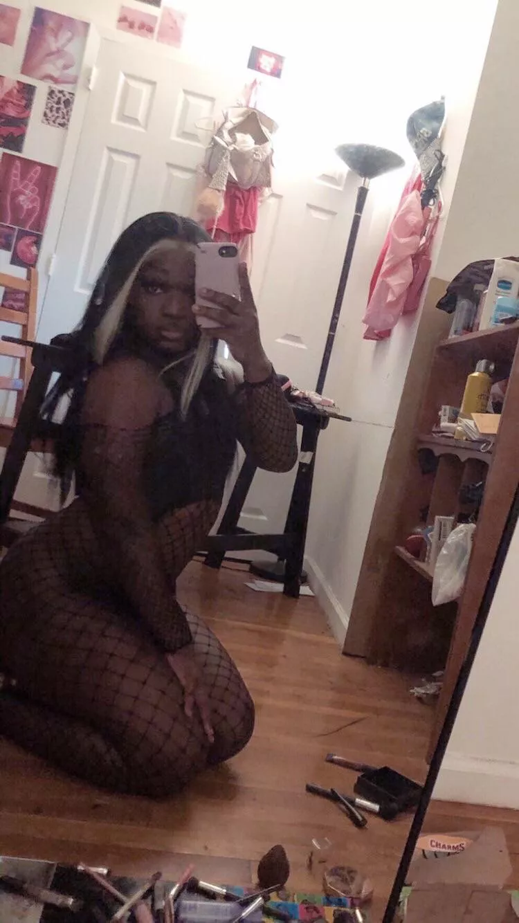 24yr from NYCCC 🍎 posted by serayahstar