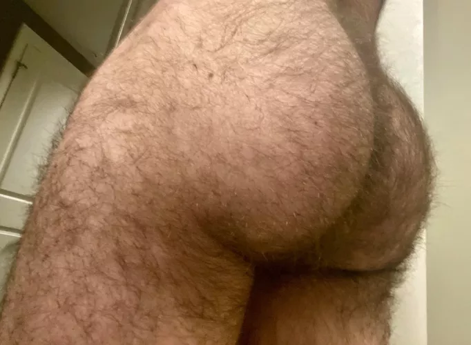 25 in shape bro with a big furry ass. 😈I’m horny as hell, DM me or add my snap: FurryBubbleBy by curiousbubblebro