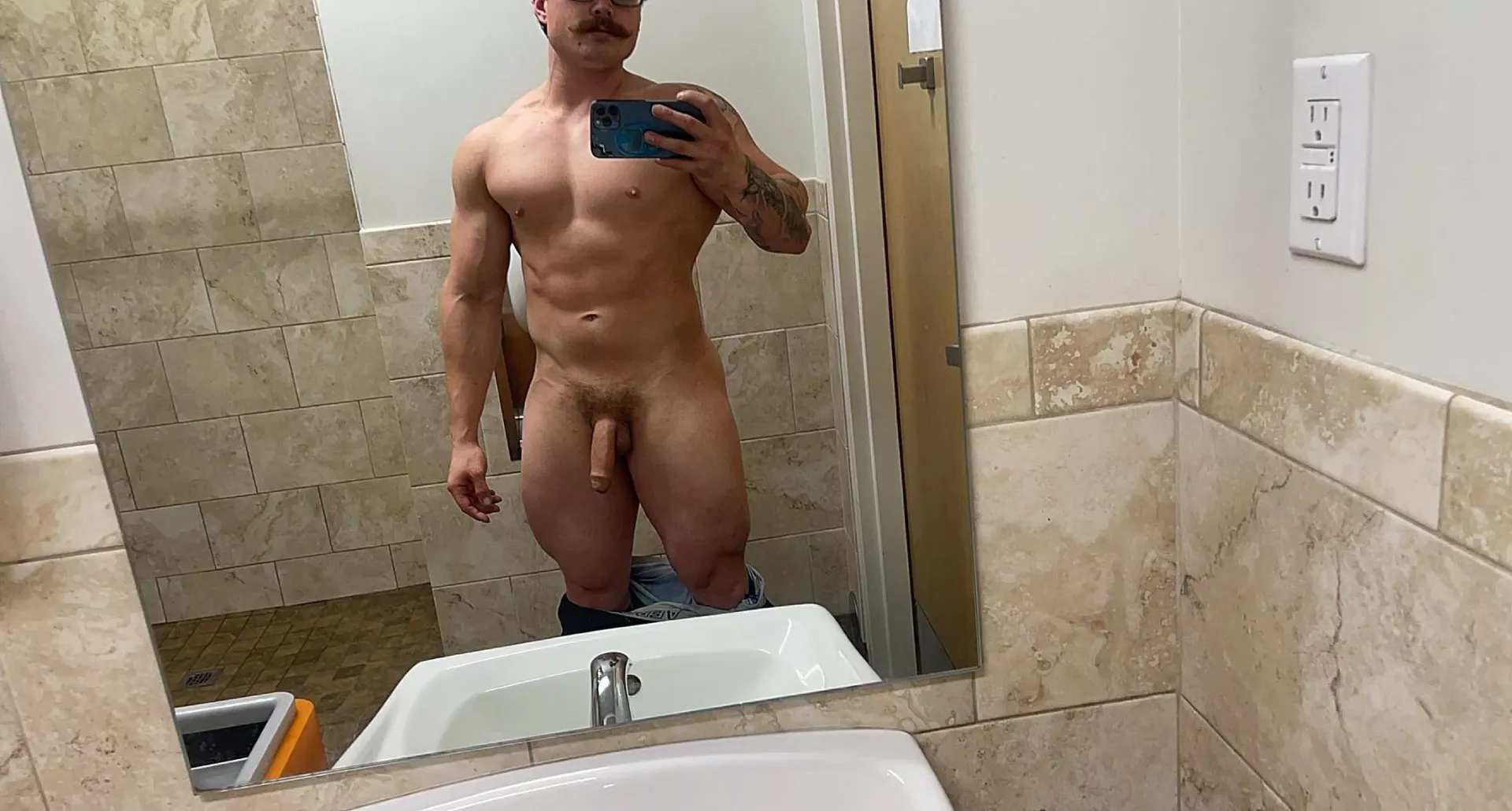 25 [M] 5’5” - Felt like taking a mid gym pump selfie. Friday vibes by JaredShy