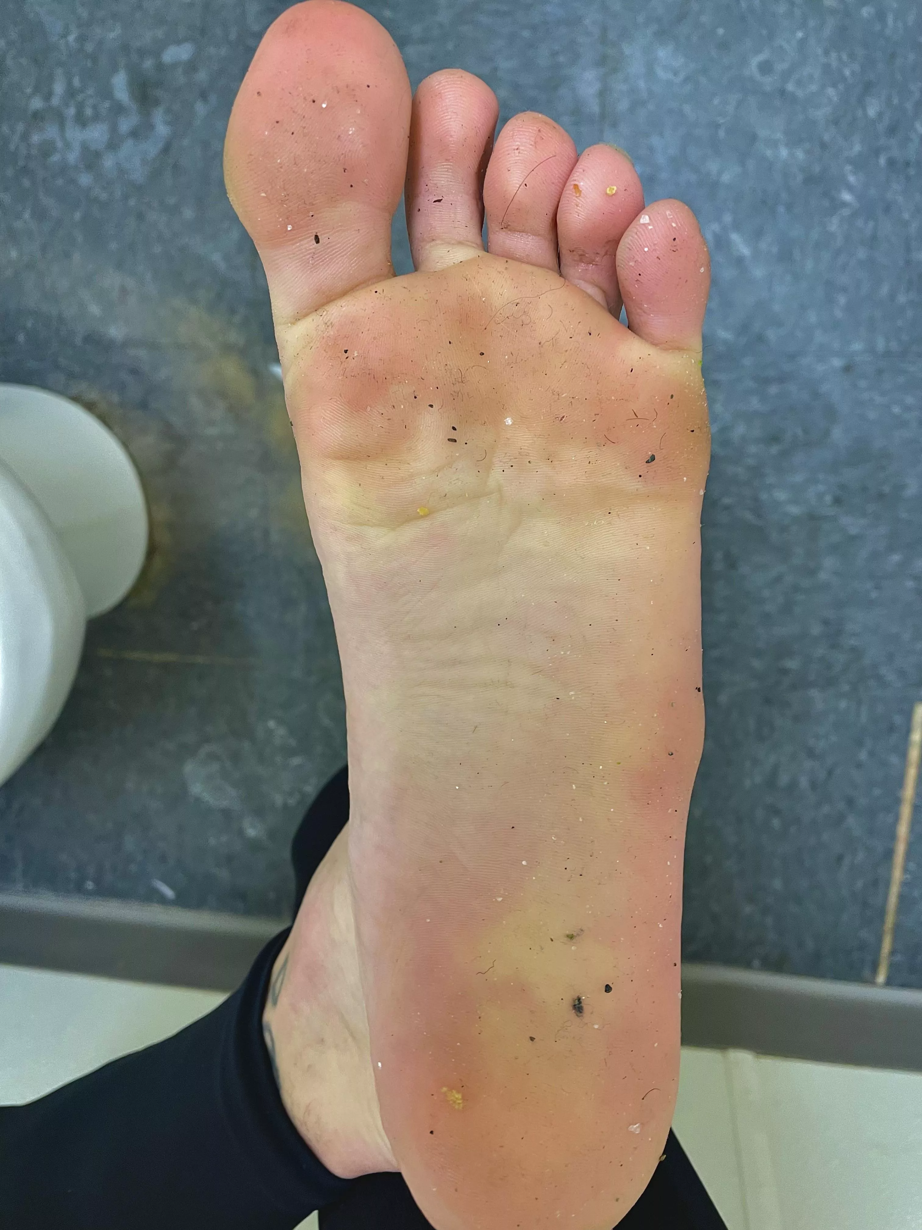 25M Boston. I’d do anything to have a dirty foot buddy from around here ~ posted by lifesfunwhyrun