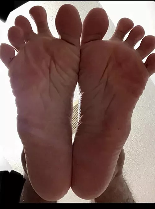 25M Connecticut - I’m into girls but I’ll literally let anyone with a Foot Fetish to suck on my toes and to lick my soft,smooth soles (I enjoy helping out people with Foot Fetish by giving them mine) by sucktoesconnecticut