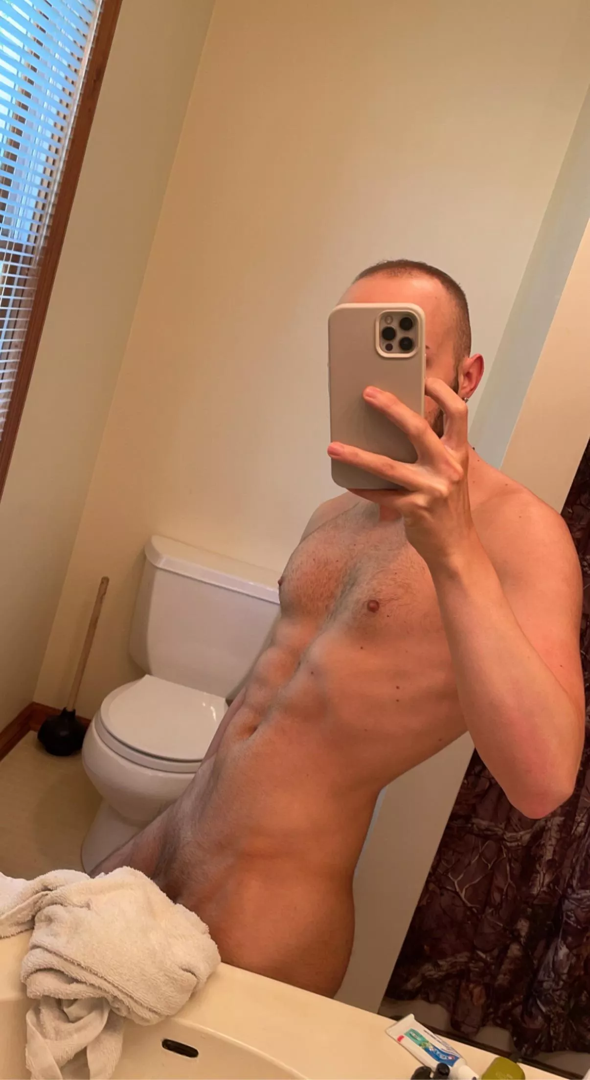 26. Hung bottom searching for fit . Be fit/dom. Send live for reply. @jwright1728 posted by Hungbttmvers