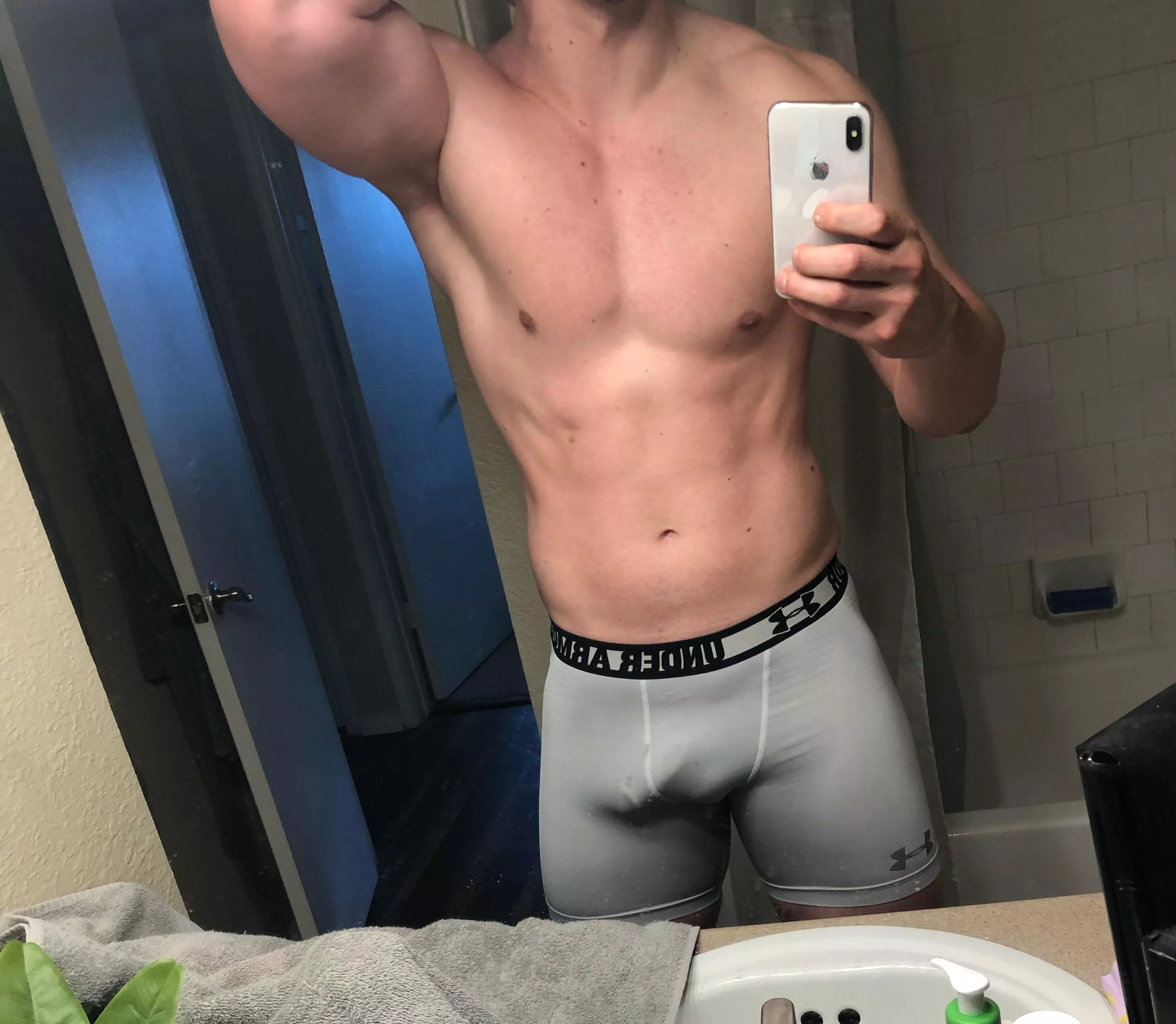 26 [M] Just finished my workout, who wants to cum do cardio with me ;) posted by simbsm