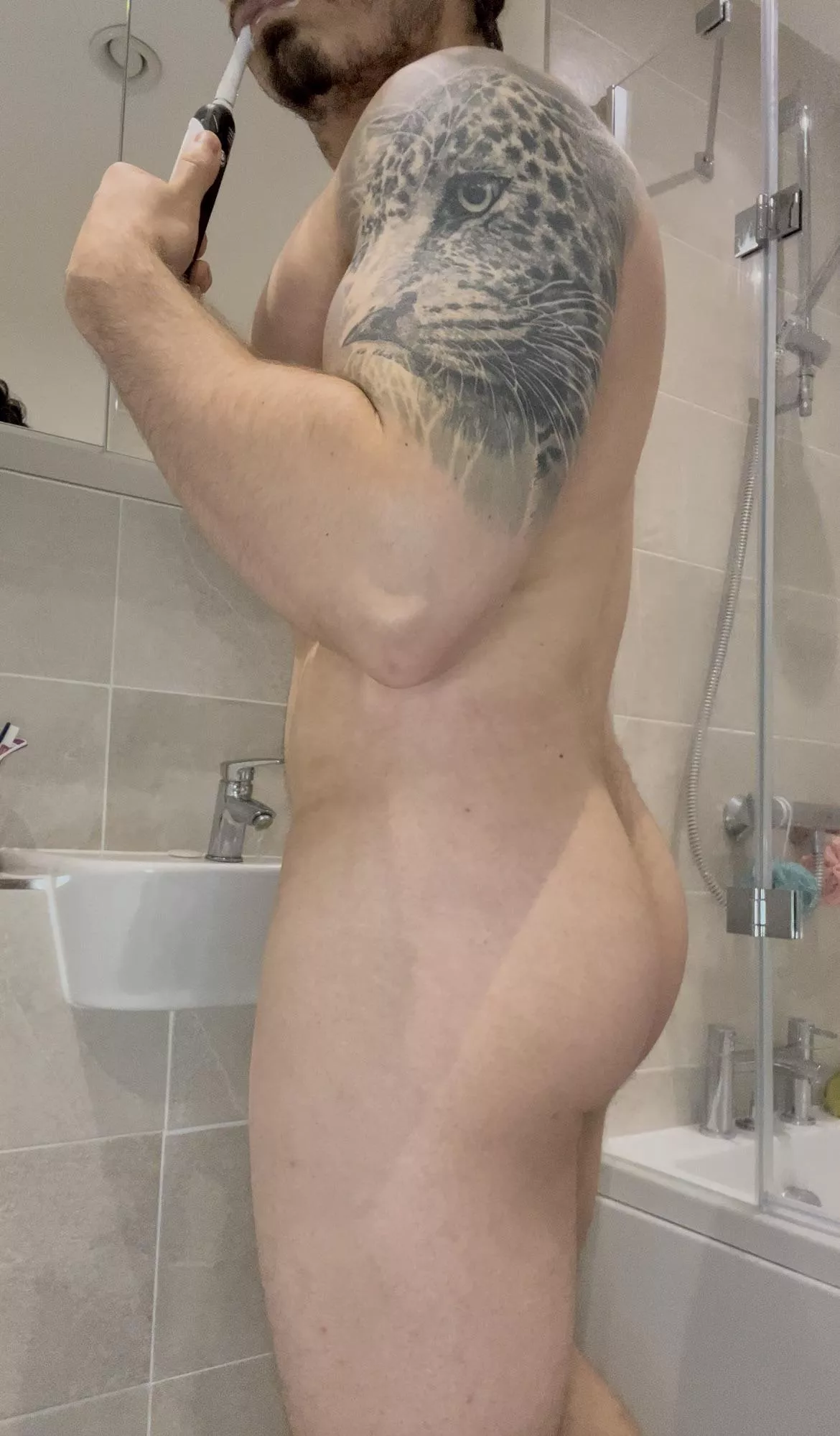 (26) Oops sorry, did I leave the door unlocked? posted by 1dollarscratchy