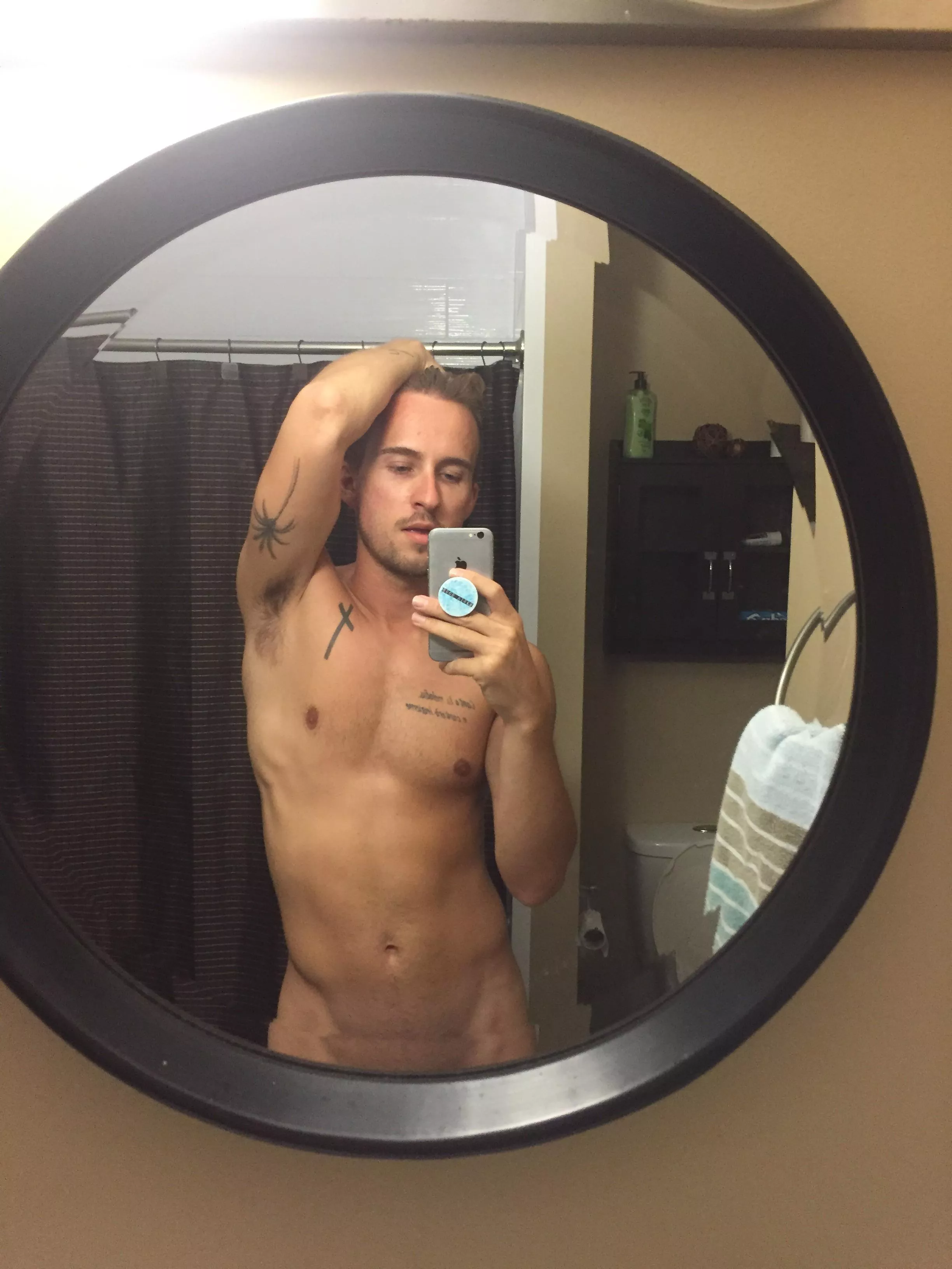 [26] quick mirror selfie posted by Neat_Shop8671